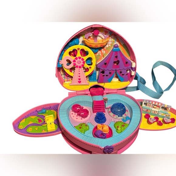 Polly Pocket Travel Toys, Backpack Playset and 1 Dolls, Theme Park Carnival - Picture 1 of 9